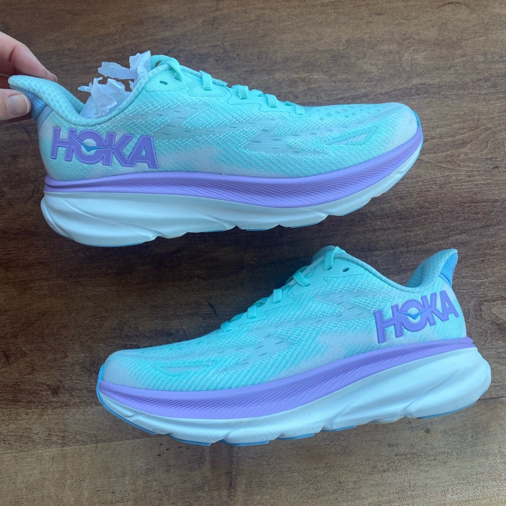 HOKA CLIFTON 9 women’s size 7.5